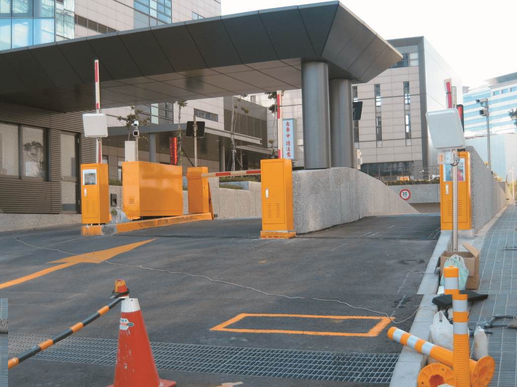 От активного к пассивному: различия и области применения различных типов считывателей RFID для транспортных средств